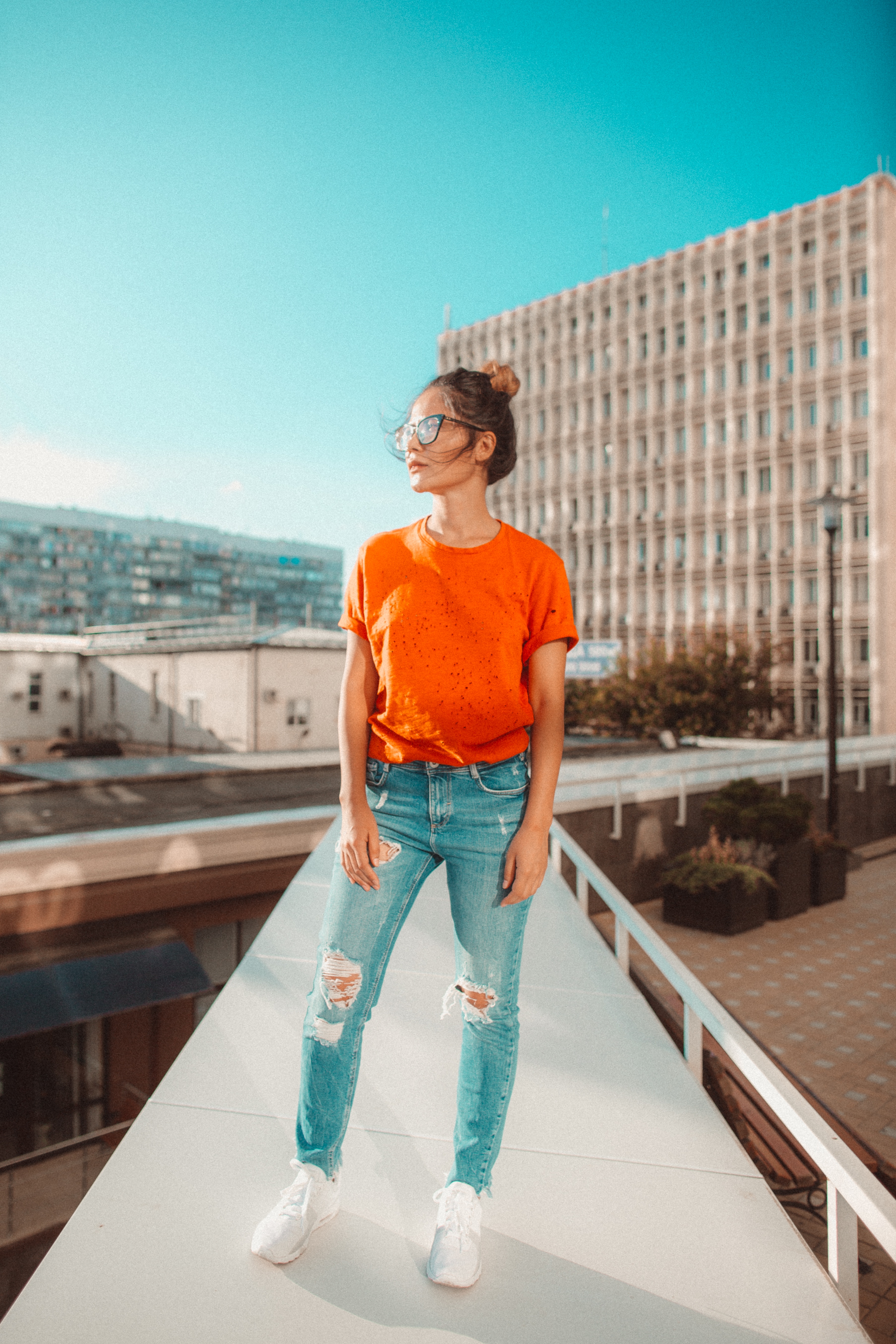 girl in 90s clothes